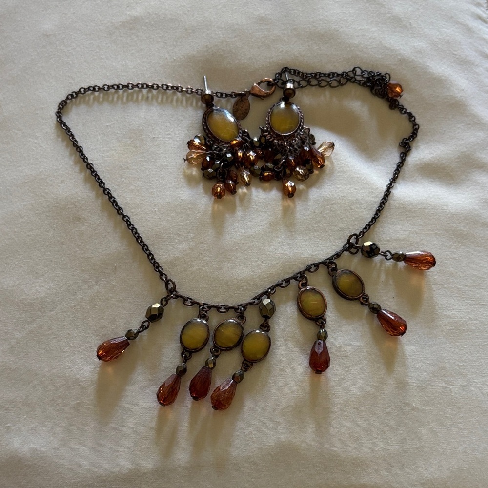 Vintage-Inspired Brown and Gold Necklace Set